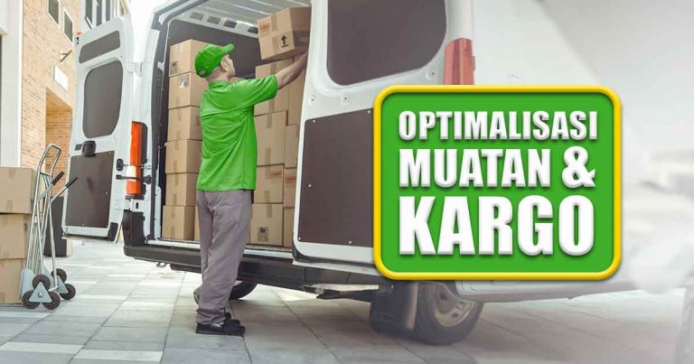 Pekerja logistik sedang memuat kotak ke dalam truk dengan tanda "Optimalisasi Muatan & Kargo".