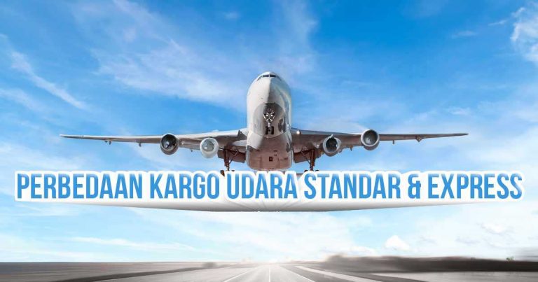 Pesawat sedang mendarat dengan teks perbedaan kargo udara standar dan express