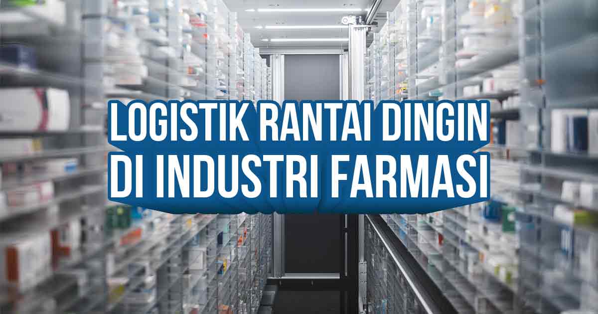 Interior gudang farmasi dengan lemari es penyimpanan besar untuk logistik rantai dingin.