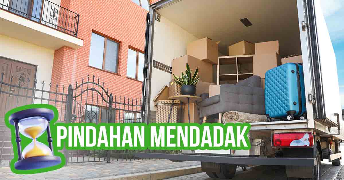 Truk pindahan dengan barang-barang rumah tangga di belakangnya, siap untuk pindahan mendadak.