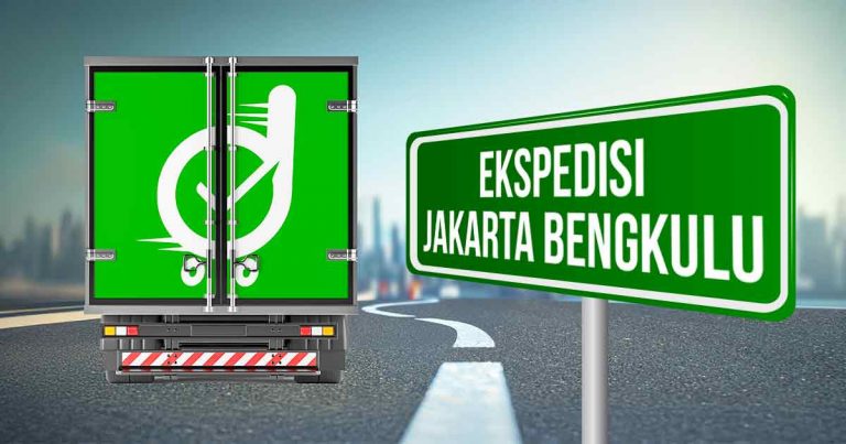 Truk Deliveree dengan pintu belakang berlogo hijau di jalan, disertai papan penunjuk arah bertuliskan 'Ekspedisi Jakarta Bengkulu'.