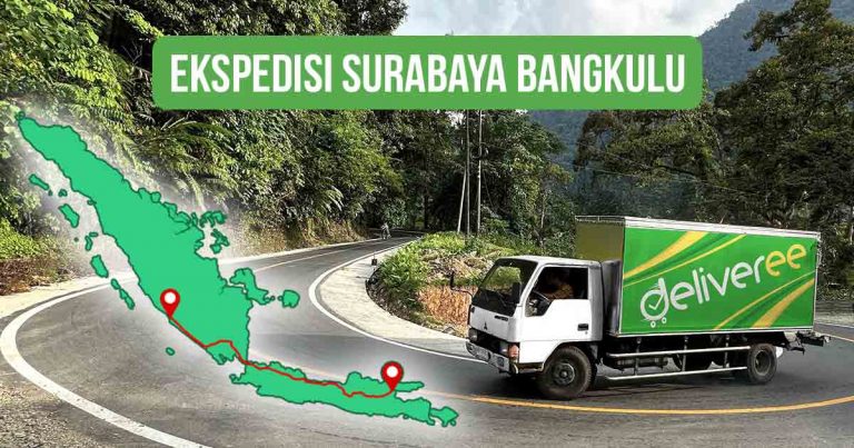 Truk berstiker Deliveree melintas di jalan dengan peta rute Surabaya ke Bengkulu di sampingnya sebagai konteks untuk “Ekspedisi Surabaya Bengkulu.”