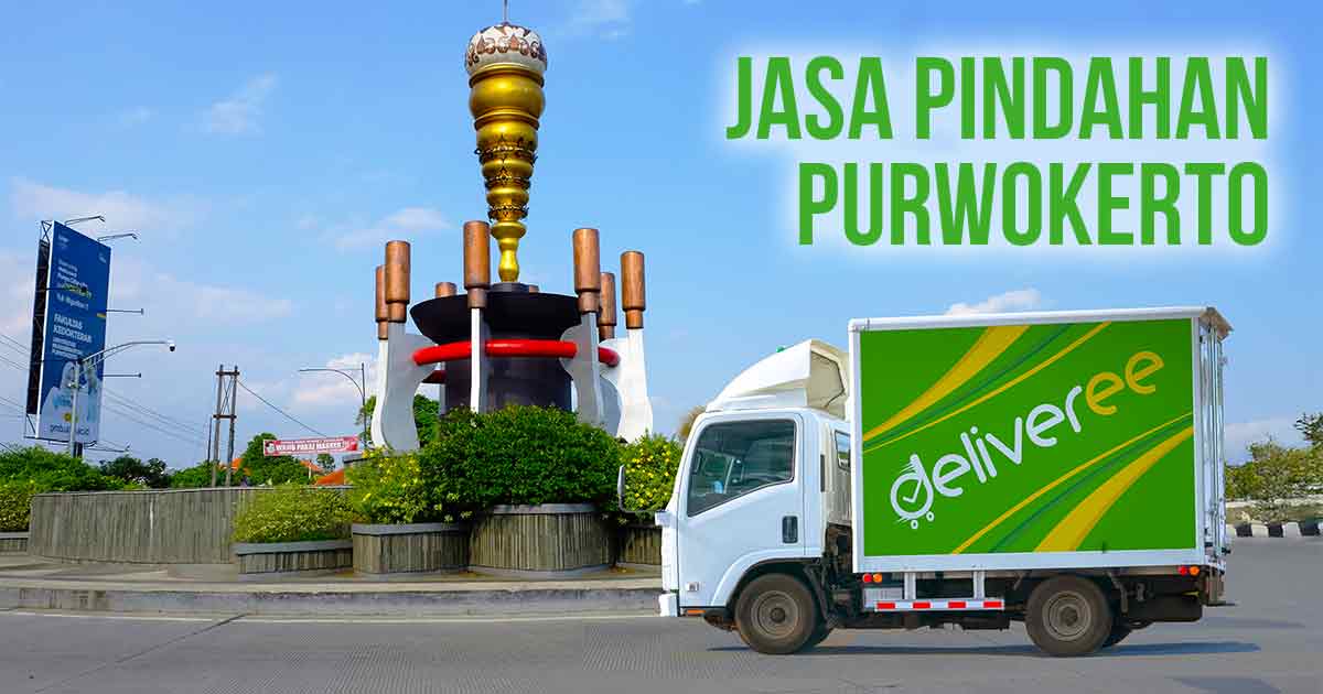 Truk berstiker Deliveree melintas di depan tugu Gada Rujak Polo di Purwokerto dengan konteks “Jasa Pindahan Purwokerto.”