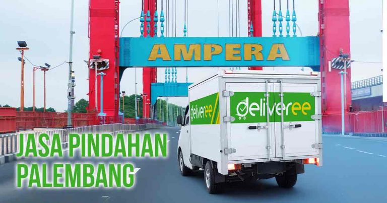 Truk Deliveree melintasi Jembatan Ampera untuk layanan pindahan di Palembang.