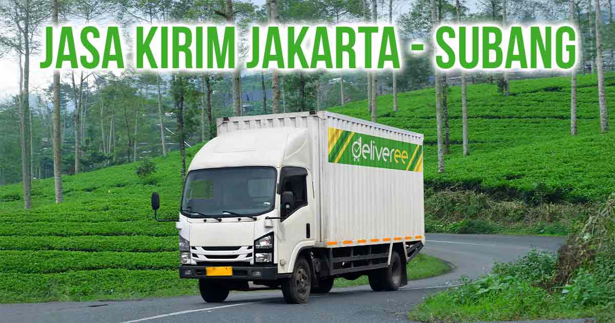 Truk Deliveree melakukan pengiriman dari Jakarta ke Subang melalui jalan dengan kebun teh yang hijau.