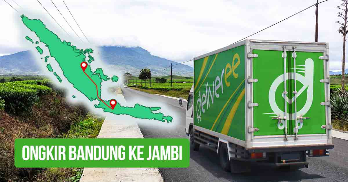 Truk berstiker Deliveree di jalan dengan degan peta rute Bandung - Jambi sebagai penggambaran “Ongkir Bandung ke Jambi.”