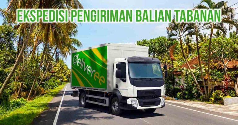 Truk Deliveree melintasi jalan di area Tabanan Bali, terdapat tulisan “Ekspedisi Pengiriman Balian Tabanan” di kiri atas.